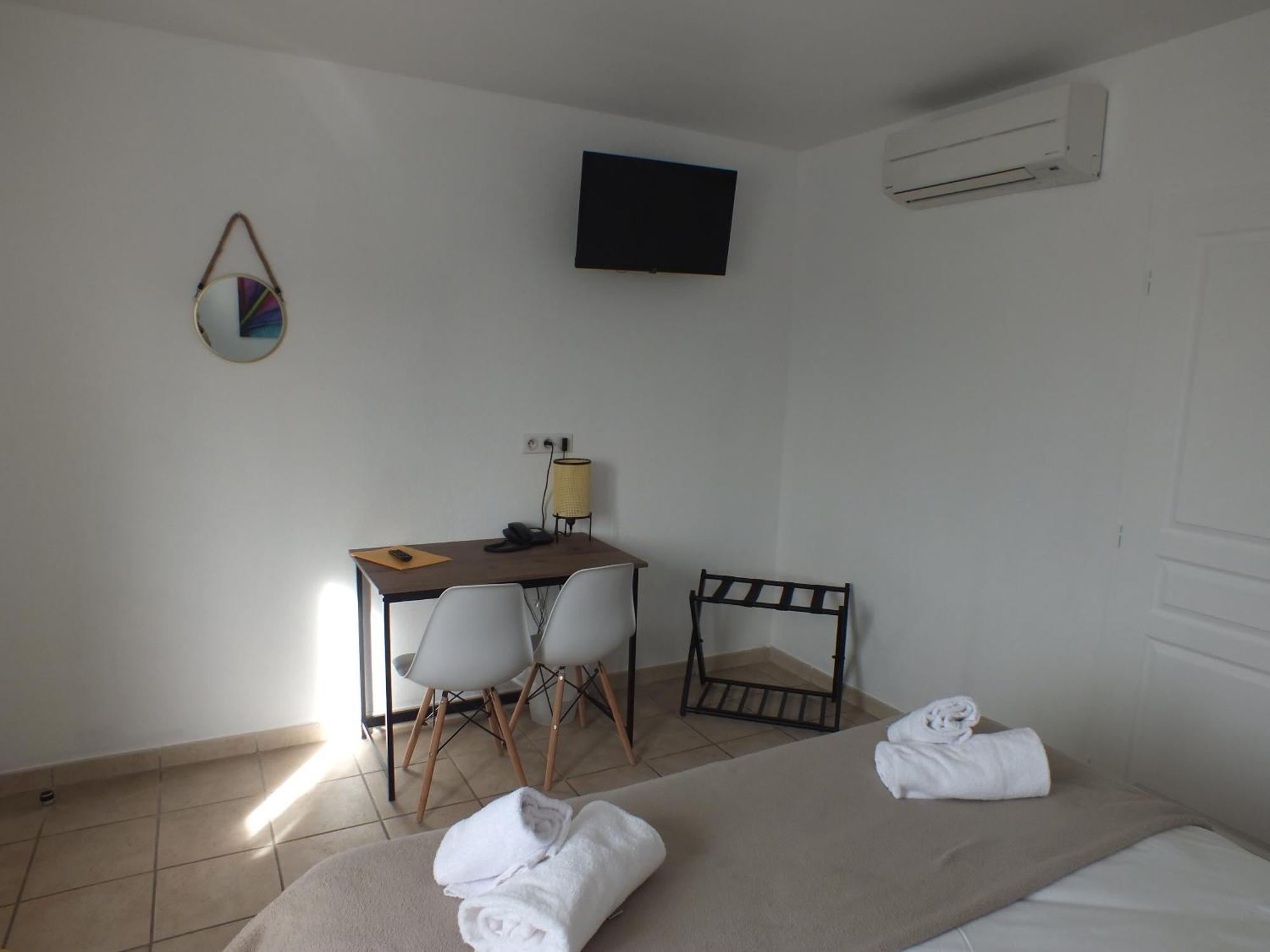 Logis Hotel Restaurant Le Clos Saint Loup Bram Екстер'єр фото
