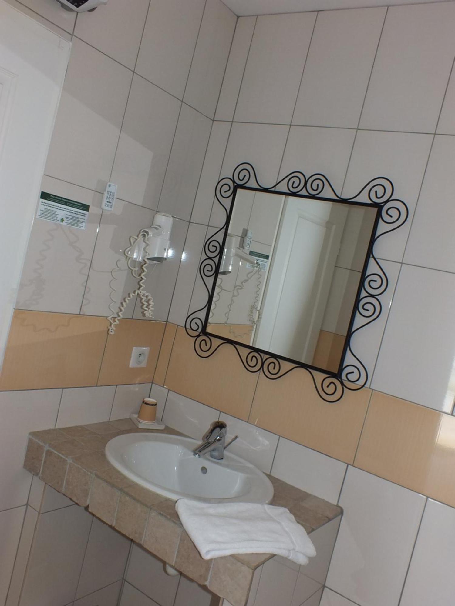 Logis Hotel Restaurant Le Clos Saint Loup Bram Екстер'єр фото