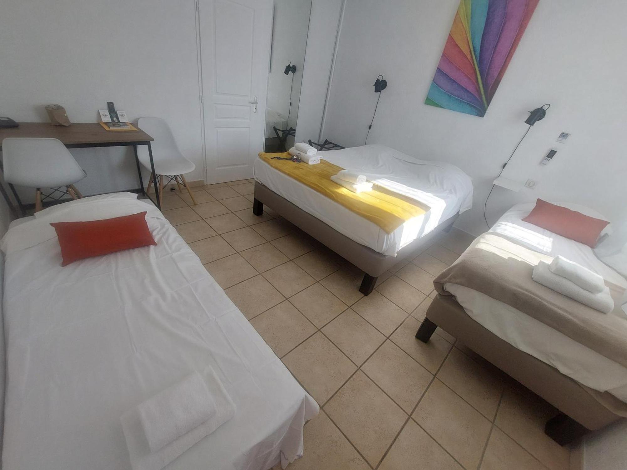 Logis Hotel Restaurant Le Clos Saint Loup Bram Екстер'єр фото